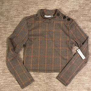 Cute La Classe Couture crop top style long sleeve with button detail on shoulder